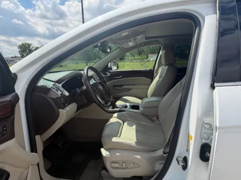 Photos of 2016 Cadillac SRX Performance Collection for sale in Terre Haute, IN at Dorsett Hyundai