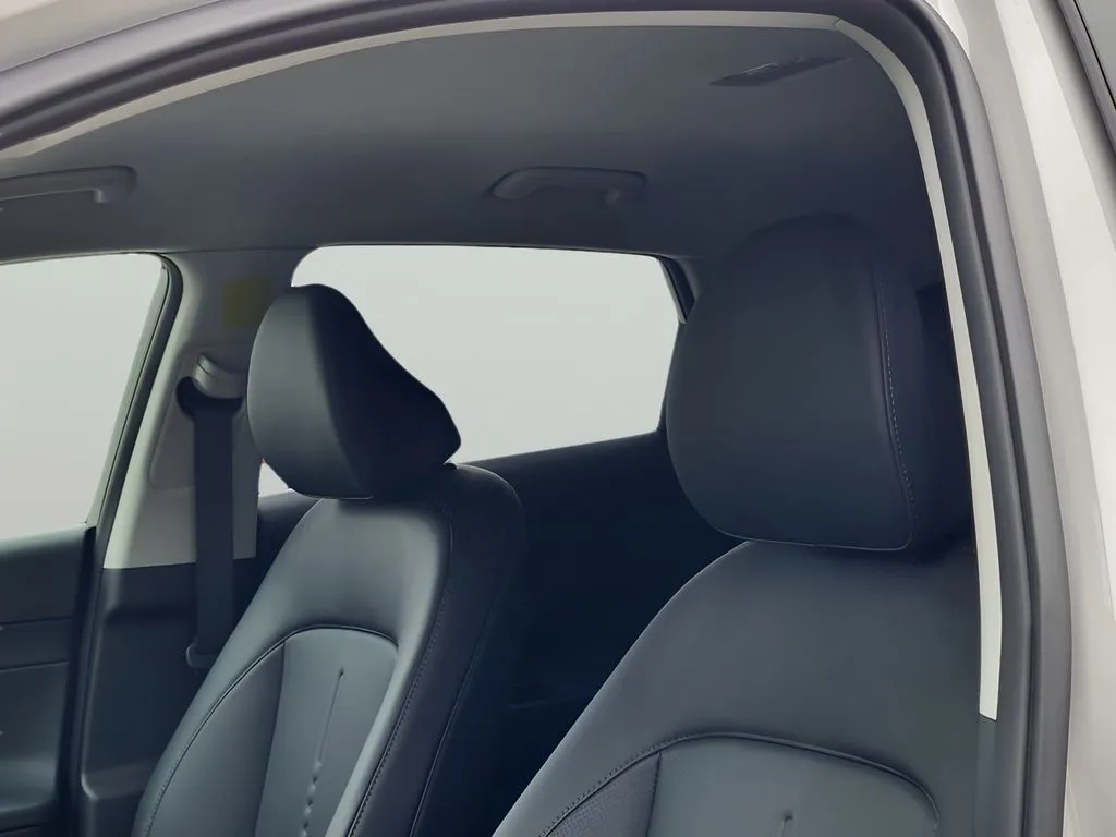 2026 Hyundai Kona SEL Premium - Photo 16