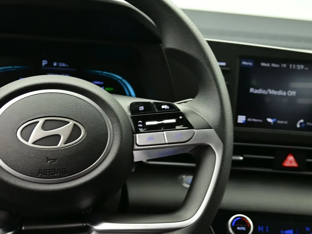 2026 Hyundai Elantra Blue - Photo 5