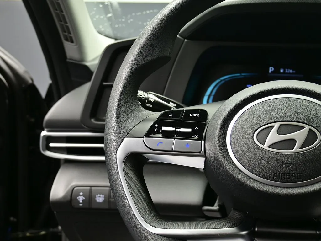 2026 Hyundai Elantra Blue - Photo 4