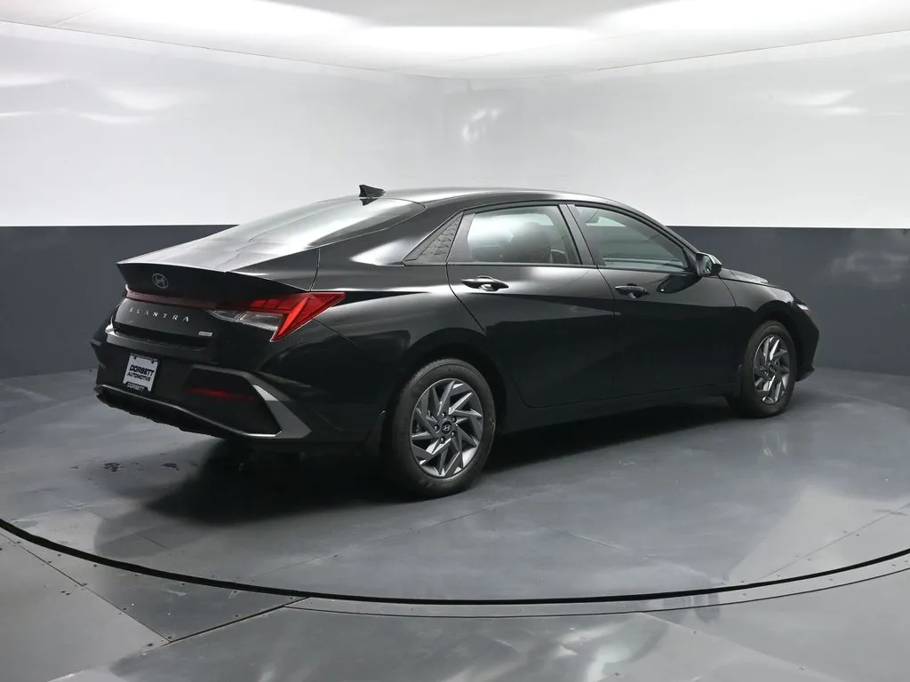 2026 Hyundai Elantra Blue - Photo 22