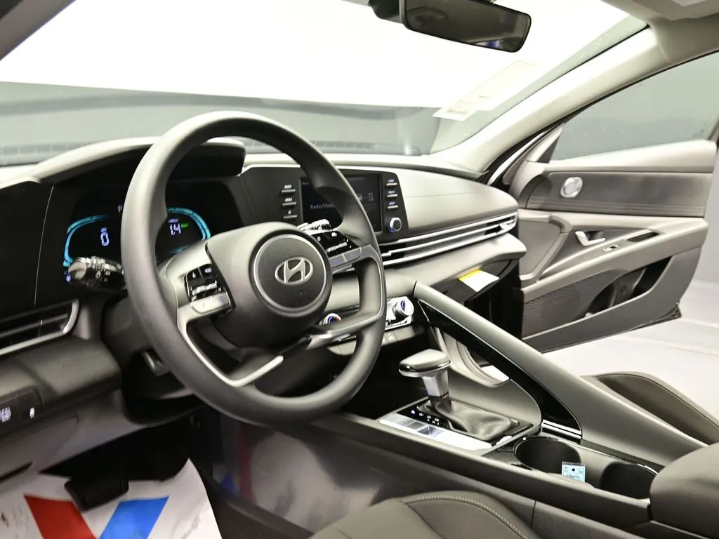 2026 Hyundai Elantra Blue - Photo 14