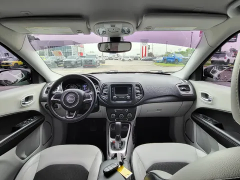 Photos of 2018 Jeep Compass Latitude for sale in Terre Haute, IN at Dorsett Hyundai