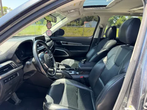 Photos of 2020 Kia Telluride S for sale in Terre Haute, IN at Dorsett Hyundai