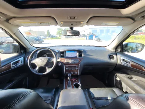 Photos of 2020 Nissan Pathfinder Platinum for sale in Terre Haute, IN at Dorsett Hyundai