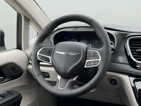 More photos of 2024 Chrysler Pacifica Hybrid Select at Dorsett Hyundai, IN