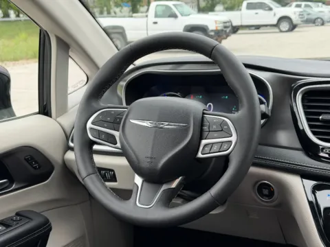 More photos of 2024 Chrysler Pacifica Hybrid Select at Dorsett Hyundai, IN