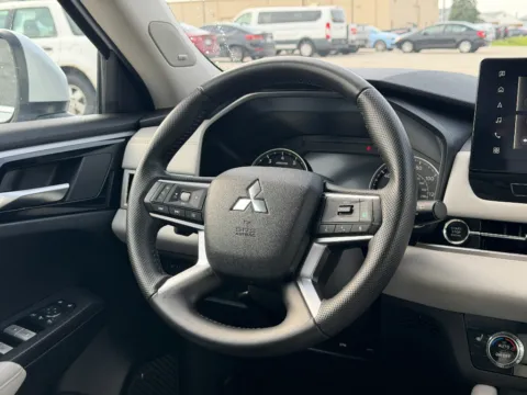 More photos of 2025 Mitsubishi Outlander SE at Dorsett Hyundai, IN