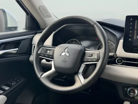 More photos of 2025 Mitsubishi Outlander SE at Dorsett Hyundai, IN