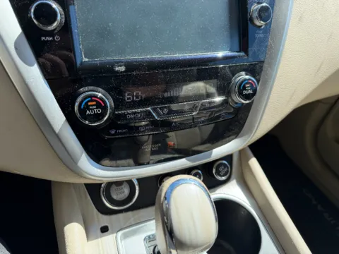 More photos of 2015 Nissan Murano Platinum at Dorsett Hyundai, IN