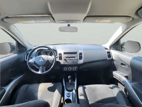 Photos of 2007 Mitsubishi Outlander XLS for sale in Terre Haute, IN at Dorsett Hyundai