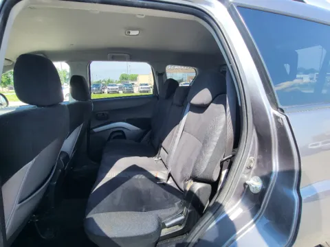 More photos of 2007 Mitsubishi Outlander XLS at Dorsett Hyundai, IN