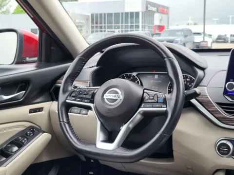 Another view of 2019 Nissan Altima 2.5 Platinum for sale in Terre Haute, IN at Dorsett Hyundai