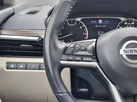 More photos of 2019 Nissan Altima 2.5 Platinum at Dorsett Hyundai, IN
