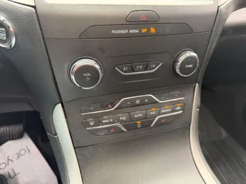 More photos of 2020 Ford Edge SEL at Dorsett Hyundai, IN