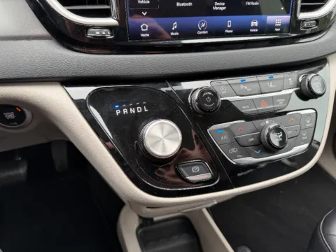 More photos of 2023 Chrysler Pacifica Touring L at Dorsett Hyundai, IN