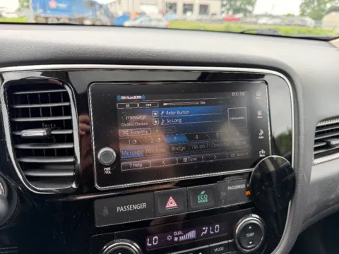 More photos of 2018 Mitsubishi Outlander SE at Dorsett Hyundai, IN
