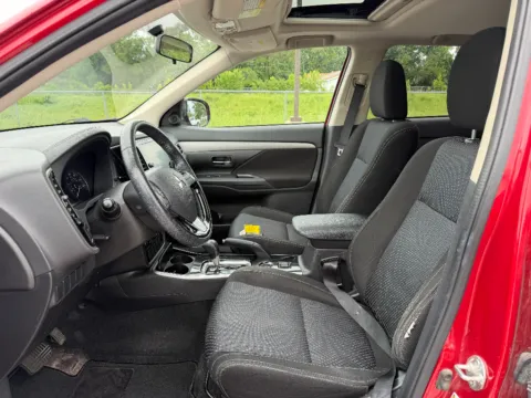 Photos of 2018 Mitsubishi Outlander SE for sale in Terre Haute, IN at Dorsett Hyundai