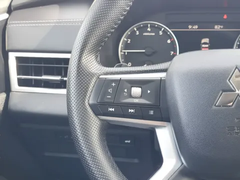 More photos of 2025 Mitsubishi Outlander SE at Dorsett Hyundai, IN