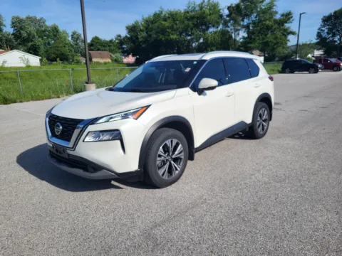 White 2021 Nissan Rogue SV for sale in Terre Haute, IN