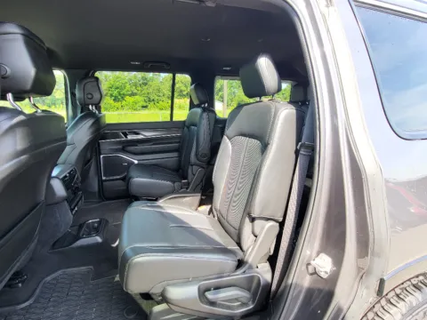More photos of 2024 Jeep Wagoneer Series III at Dorsett Hyundai, IN