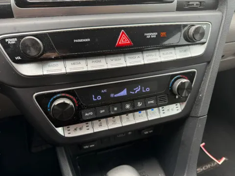 More photos of 2019 Hyundai Sonata Limited at Dorsett Hyundai, IN