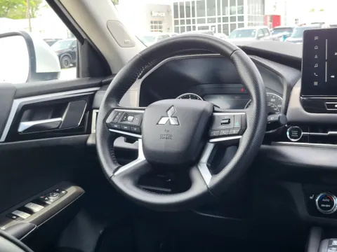 Another view of 2025 Mitsubishi Outlander SE for sale in Terre Haute, IN at Dorsett Hyundai