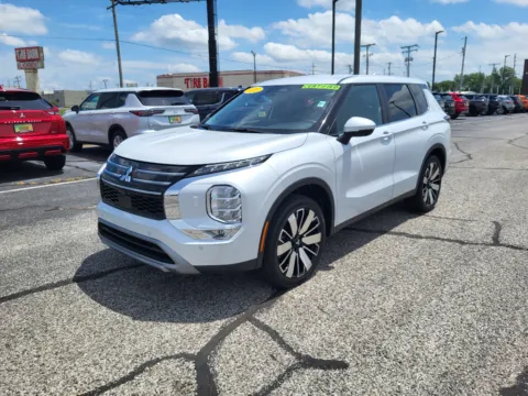 Black 2025 Mitsubishi Outlander SE for sale in Terre Haute, IN