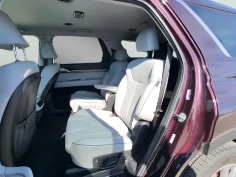 More photos of 2024 Hyundai Palisade SEL 7P at Dorsett Hyundai, IN