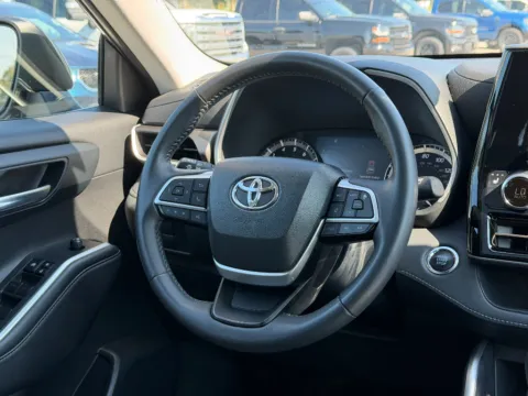 Another view of 2022 Toyota Highlander XLE for sale in Terre Haute, IN at Dorsett Hyundai