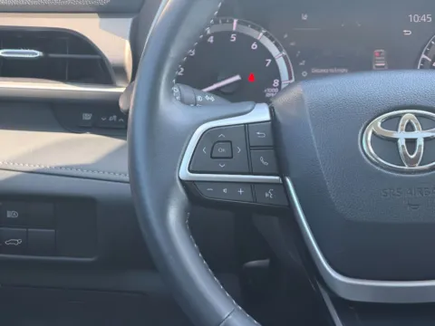 More photos of 2022 Toyota Highlander XLE at Dorsett Hyundai, IN