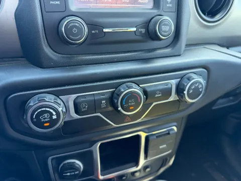 More photos of 2020 Jeep Gladiator Sport at Dorsett Hyundai, IN