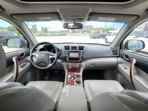 Photos of 2013 Toyota Highlander Limited for sale in Terre Haute, IN at Dorsett Hyundai