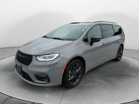Gray 2025 Chrysler Pacifica Limited for sale in Terre Haute, IN