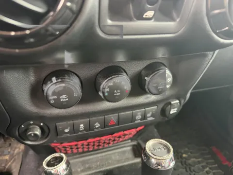 More photos of 2018 Jeep Wrangler Rubicon Recon at Dorsett Hyundai, IN