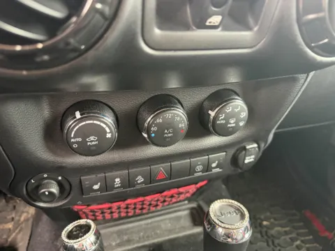 More photos of 2018 Jeep Wrangler Rubicon Recon at Dorsett Hyundai, IN