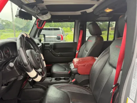 More photos of 2018 Jeep Wrangler Rubicon Recon at Dorsett Hyundai, IN