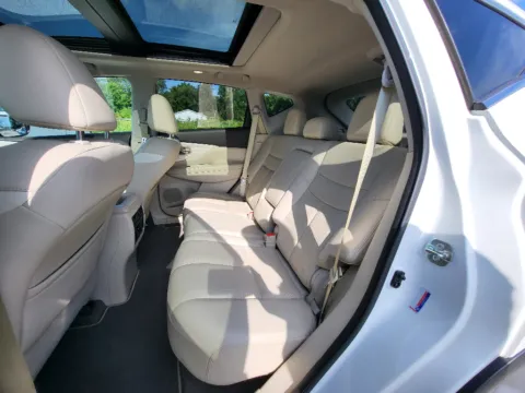 More photos of 2016 Nissan Murano Platinum at Dorsett Hyundai, IN