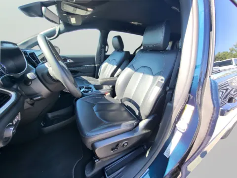Another view of 2025 Chrysler Pacifica Select for sale in Terre Haute, IN at Dorsett Hyundai
