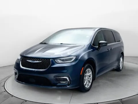 Blue 2025 Chrysler Pacifica Select for sale in Terre Haute, IN