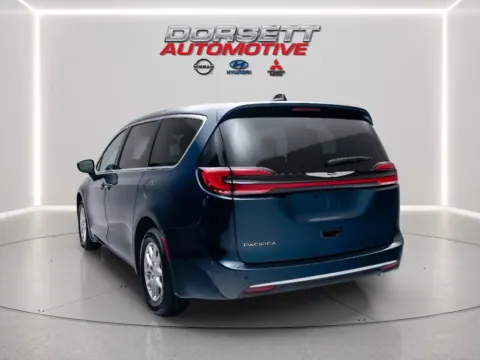 Another view of 2025 Chrysler Pacifica Select for sale in Terre Haute, IN at Dorsett Hyundai