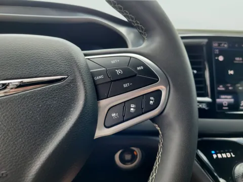 More photos of 2025 Chrysler Pacifica Select at Dorsett Hyundai, IN
