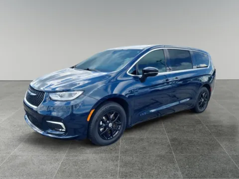 Blue 2025 Chrysler Pacifica Select for sale in Terre Haute, IN