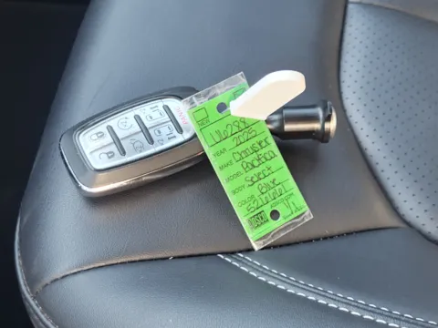 More photos of 2025 Chrysler Pacifica Select at Dorsett Hyundai, IN