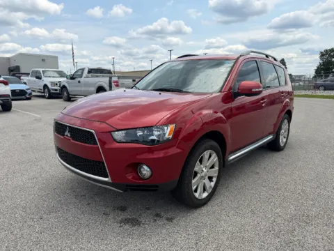 Red 2013 Mitsubishi Outlander SE for sale in Terre Haute, IN