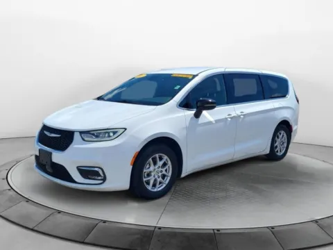 White 2025 Chrysler Pacifica Select for sale in Terre Haute, IN