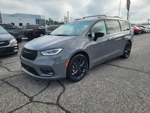 Gray 2025 Chrysler Pacifica Limited for sale in Terre Haute, IN