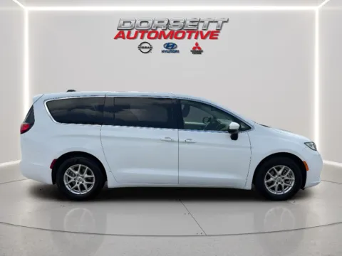 More photos of 2023 Chrysler Pacifica Touring L at Dorsett Hyundai, IN