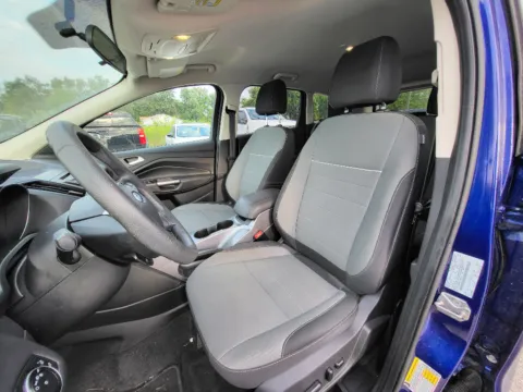 More photos of 2015 Ford Escape SE at Dorsett Hyundai, IN
