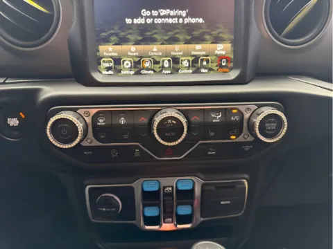 More photos of 2022 Jeep Wrangler Unlimited High Tide at Dorsett Hyundai, IN